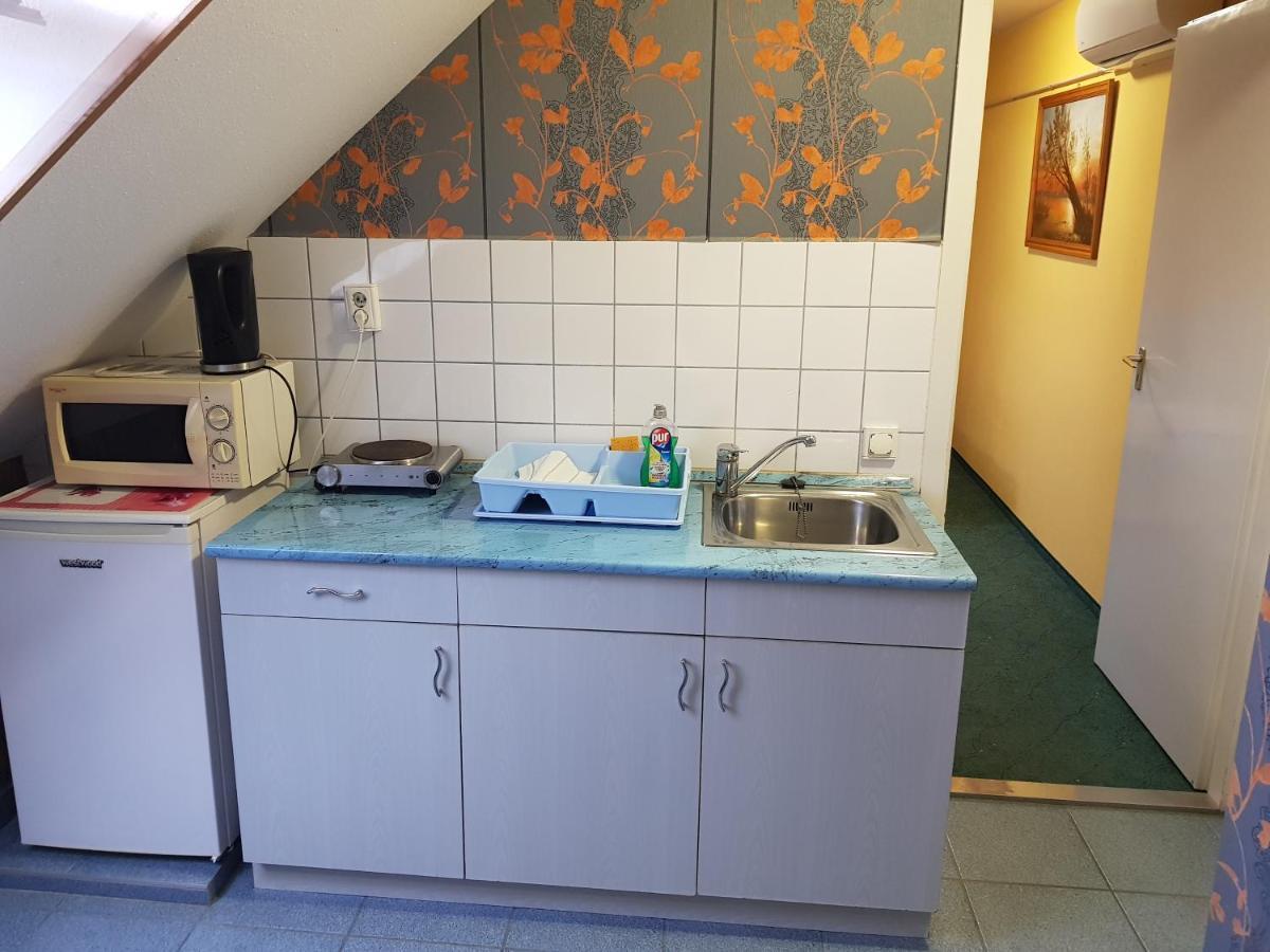 Ada Apartmanhaz ไฮจ์ดุสโซบอสโล ภายนอก รูปภาพ